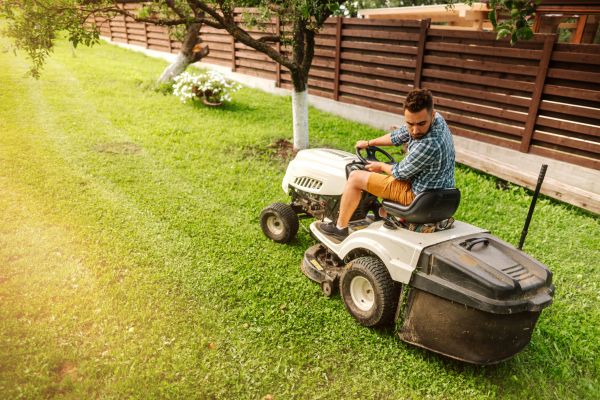 Cost of Industrial Lawn Mowing in Glen Allen